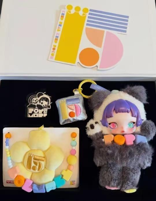 PopMart 15th Anniversary Employee Exclusive: SKULLPANDA KEEP REAL, KEEP FOCUS Gift Set